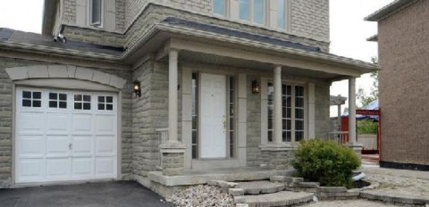 24 Dolphin Song Cres,  Brampton