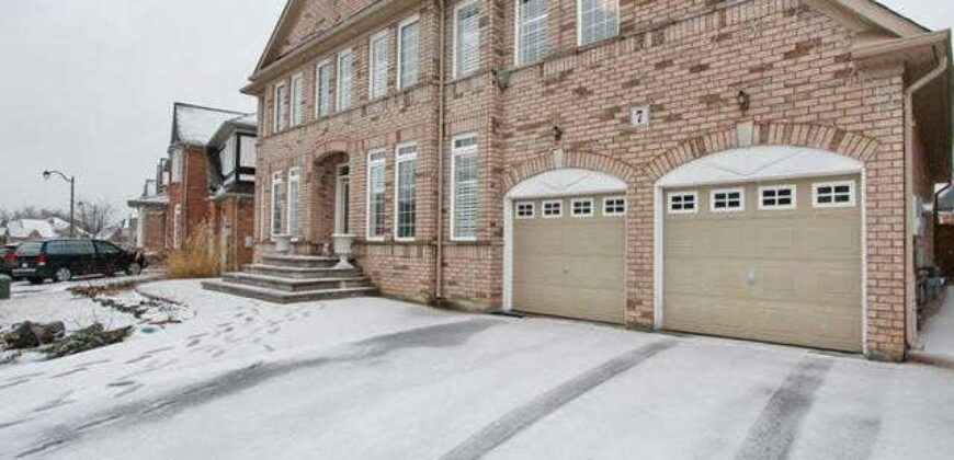 7 Bridgend Cres, Brampton