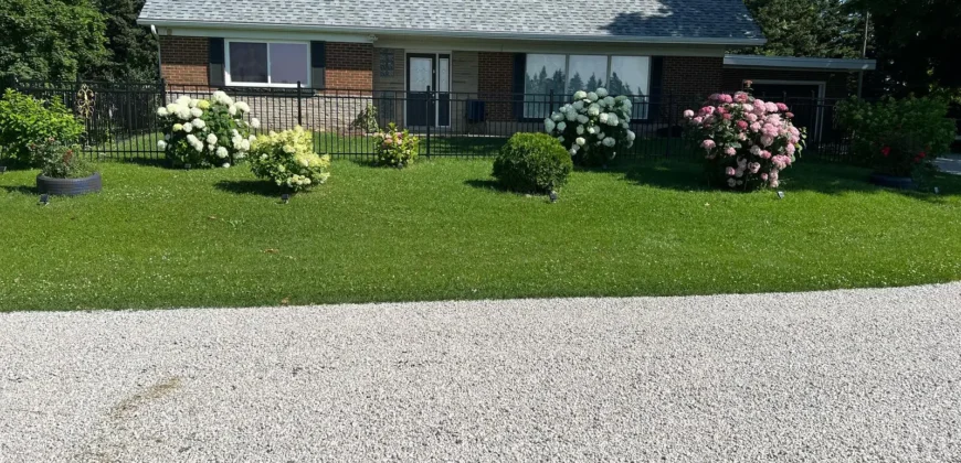 3 bedroom detached house close to Shelburne