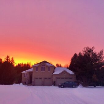 3 bedroom house Situated on 1 acre lot close to Orangeville