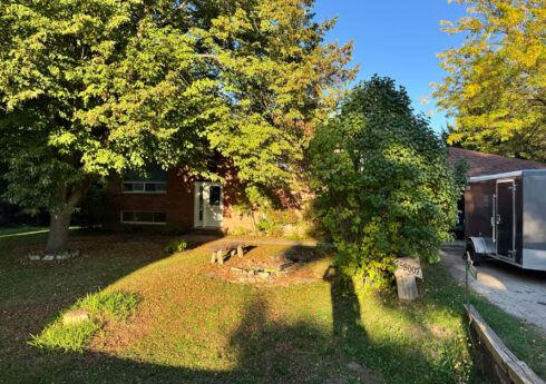 4 bedroom house with 2 washrooms 4 bedroom house with 2 washrooms