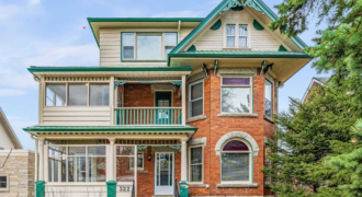 Detached 3 storey house