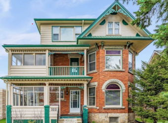 Detached 3 storey house