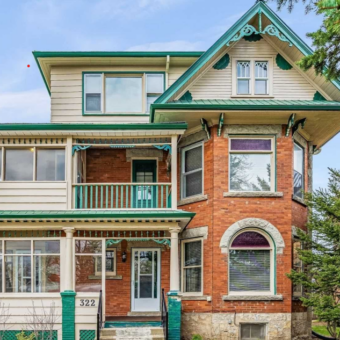 Detached 3 storey house