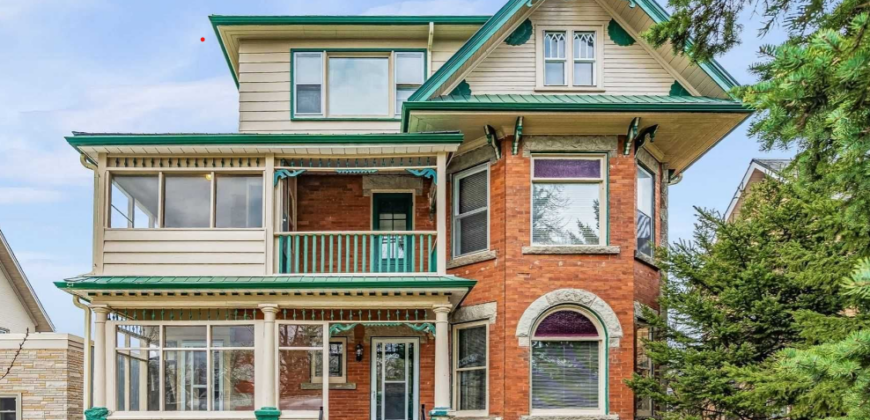 Detached 3 storey house