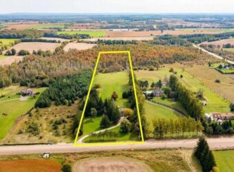 Detached 3-bedroom home with 10-Acre Property in Prime Location