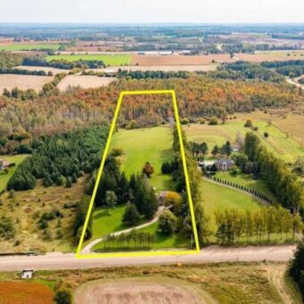 Detached 3-bedroom home with 10-Acre Property in Prime Location